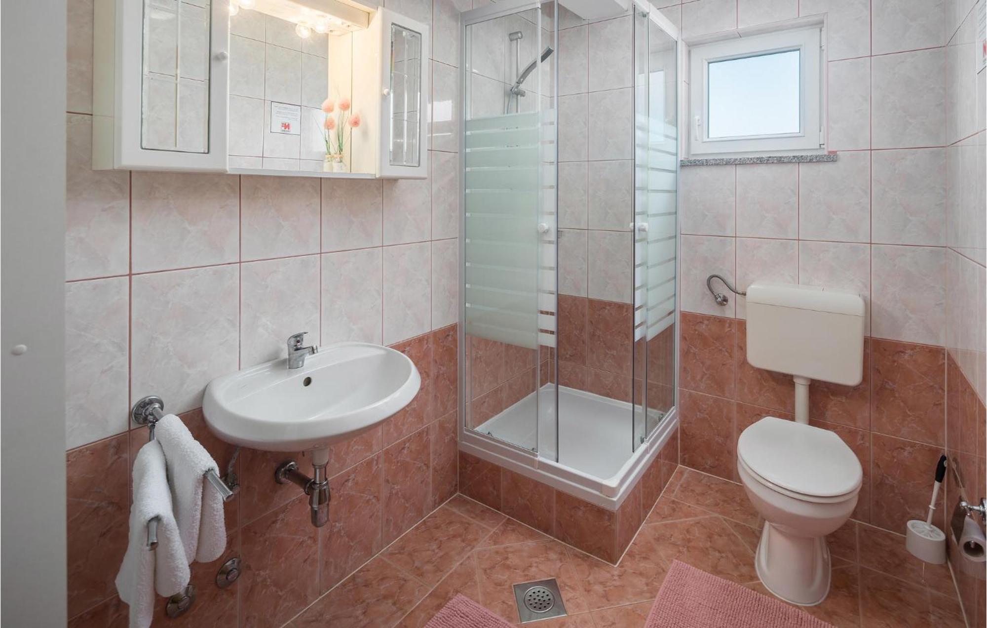 1 Bedroom Beautiful Apartment In Poreč Zewnętrze zdjęcie