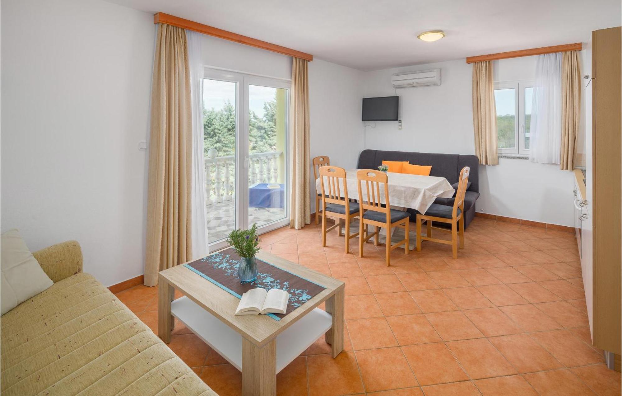 1 Bedroom Beautiful Apartment In Poreč Zewnętrze zdjęcie