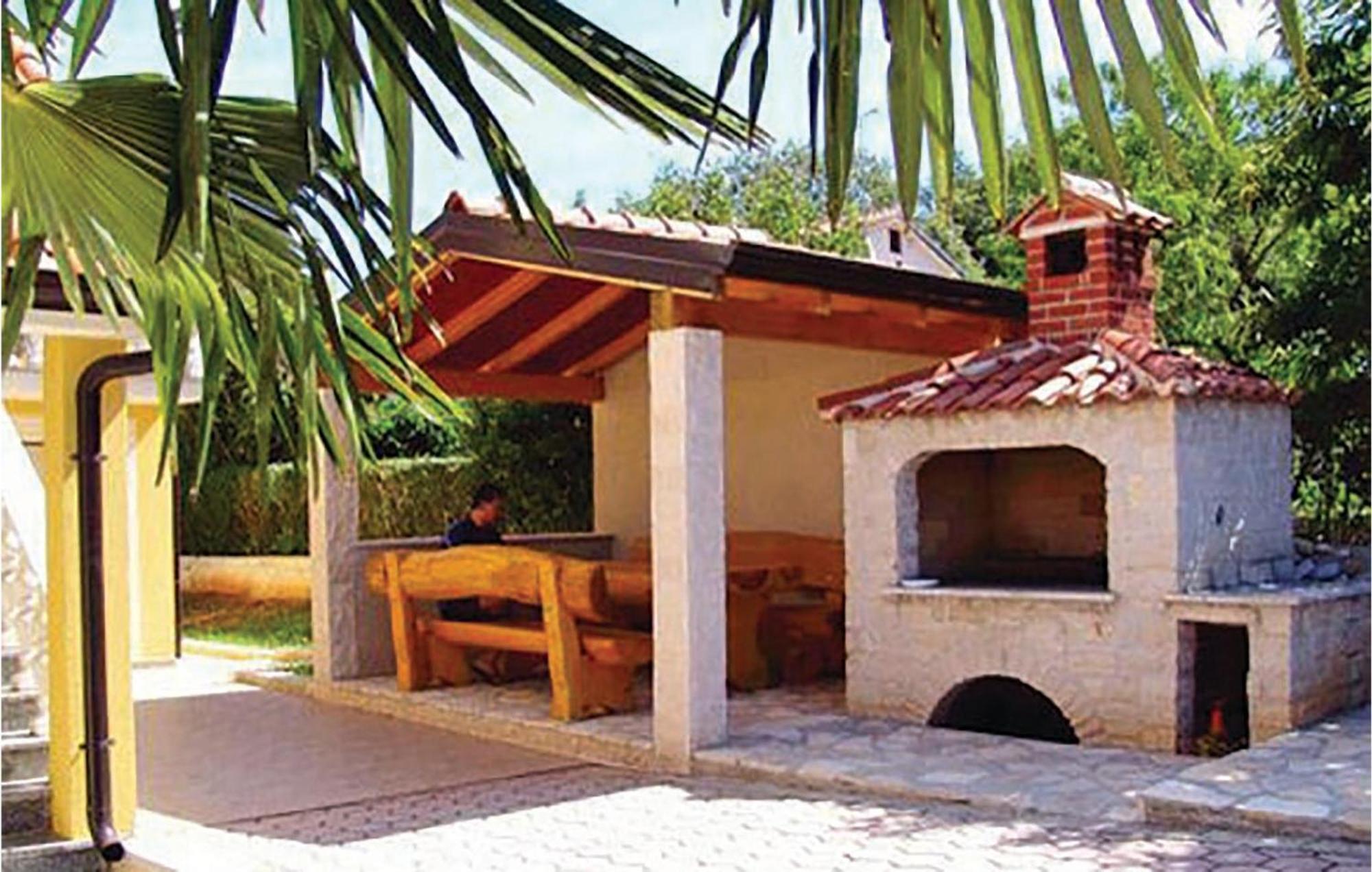 1 Bedroom Beautiful Apartment In Poreč Zewnętrze zdjęcie