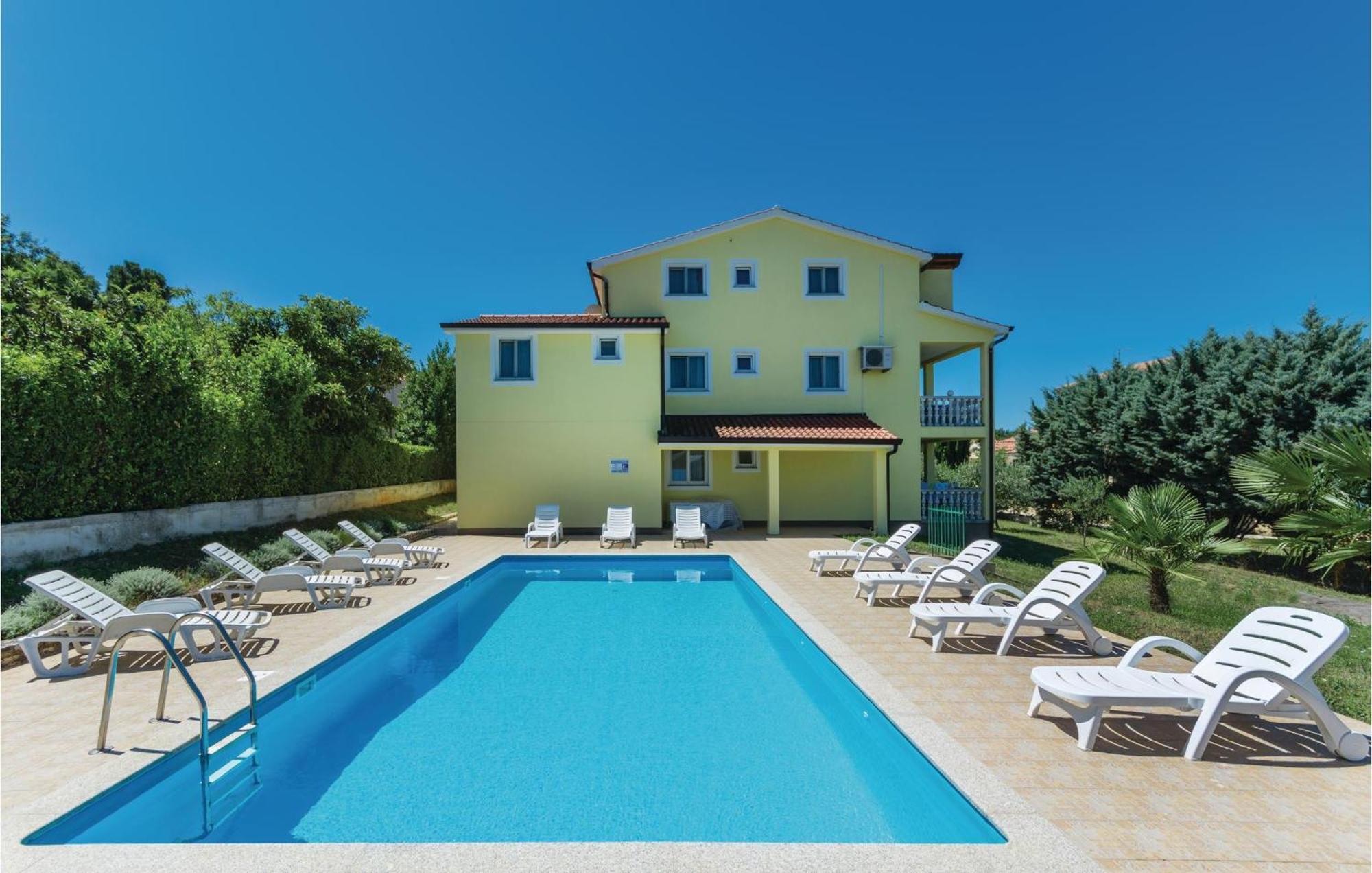 1 Bedroom Beautiful Apartment In Poreč Zewnętrze zdjęcie
